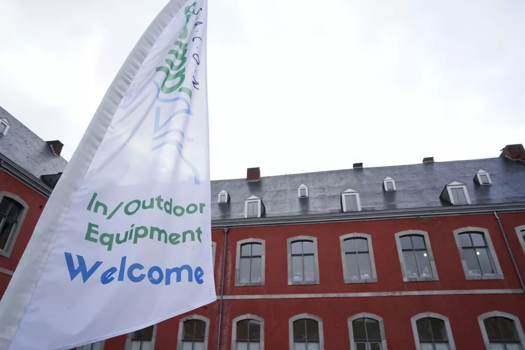 beach flag salon CAMPAIR22